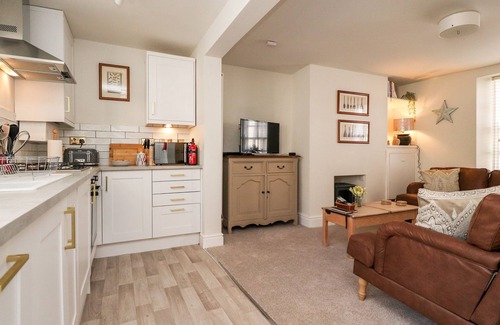 Morecambe House | BAY COTTAGE NO 5, family friendly, with a garden in Morecambe