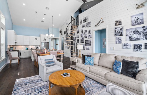 Rockport House | Bay escape with private heated pool, water view, loft & fast WiFi