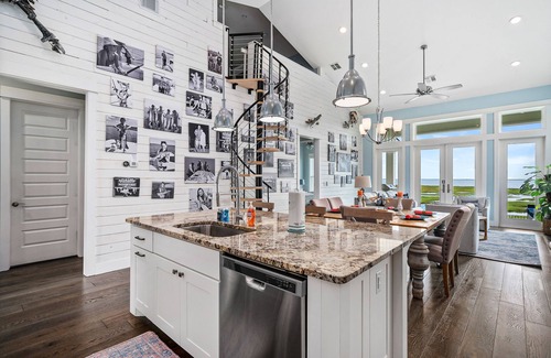 Rockport House | Bay escape with private heated pool, water view, loft & fast WiFi