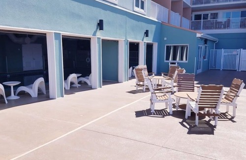 Midtown Ocean City Condo | Bay Front Condo w/Pool One Block from the Beach!