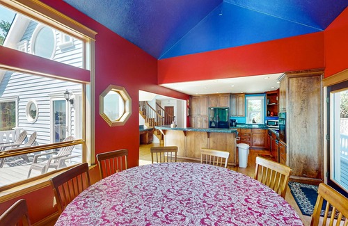 Newport House | Bay & Harbor View Home with High-Speed WiFi, Private Washer/Dryer, & Board Games