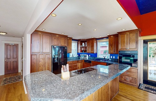 Newport House | Bay & Harbor View Home with High-Speed WiFi, Private Washer/Dryer, & Board Games