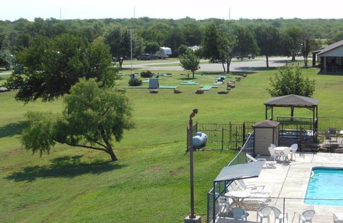 Bridgeport Resort | Bay Landing Camping Resort Cabin 3