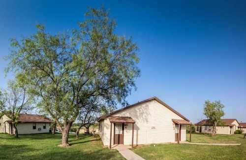 Bridgeport Resort | Bay Landing Camping Resort Cabin 20
