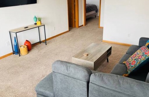 Appleton Apartment | Bay Street Unit 3 · Charming & Cozy APT-Free Parking