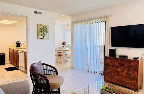 Little River Apartment | Bay Tree Great 1BR condo in Little River