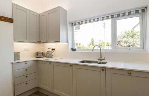 Seaton Cottage | BAY TREE HOUSE, pet friendly, with a garden in Seaton, Devon