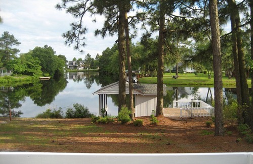 Elizabethtown House | Bay Tree Lake Waterfront Near White Lake
