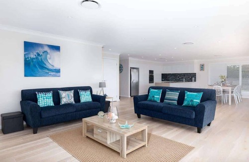 Vincentia House | Bay View 6 - 3BR Vincentia home with water views