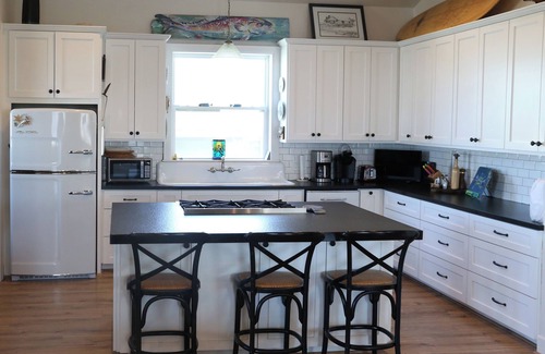Galveston House | Bay View & Canal Home in Sea Isle,sleeps 11, 1/2 mile to beach/restaurant/marina