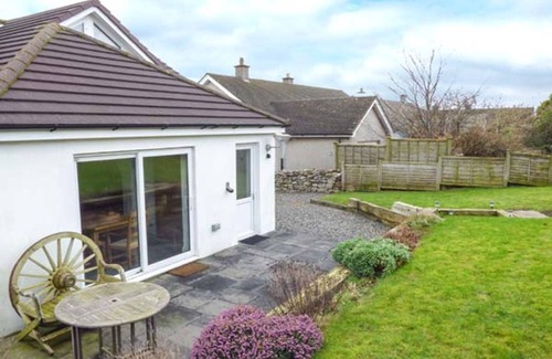 Flookburgh House | BAY VIEW COTTAGE, family friendly, with open fire in Flookburgh