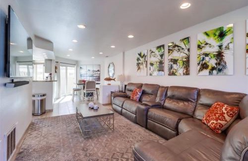 Crown Point House | Bay View Dream - Steps to Bay, Rooftop Patio & AC