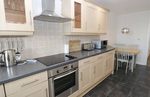 Tyn-y-Gongl Cottage | BAY VIEW, family friendly, country holiday cottage in Benllech