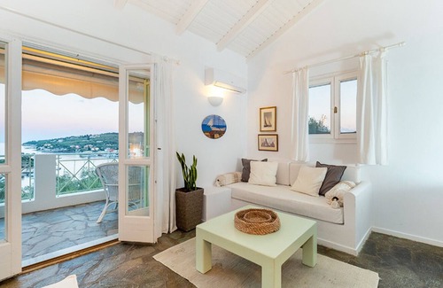 Gaios House | Bay View Mimosa Upper