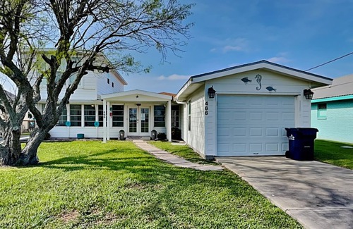 Rockport House | Bay View Sanctuary | Canal-Front + Dock & Dogs Allowed!