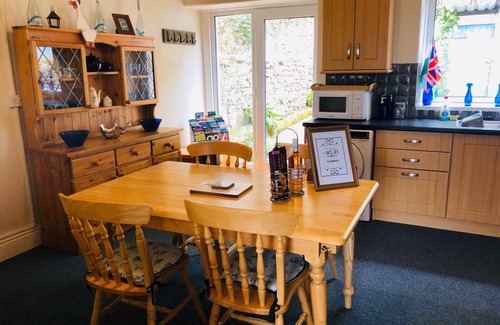 Llandudno Cottage | Bay View Terrace, Llandudno - quiet & spacious cottage, stunning views & WIFI