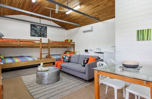 Dromana House | Bay Views From Drury Lane with Solar Heated Pool and Gas Heated Spa