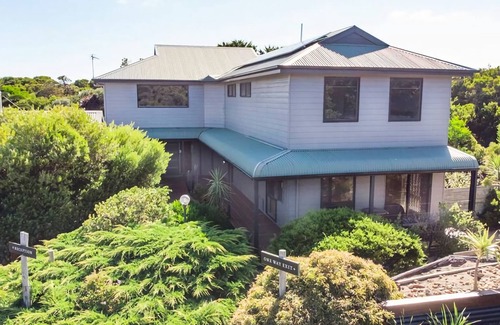 Venus Bay House | Baydreamer Retreat - luxurious home on an acre, only metres from the beach access.