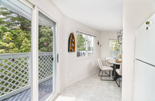 La Pointe Apartment | Bayfield Suite at Ferry Landing Suites in Downtown La Pointe