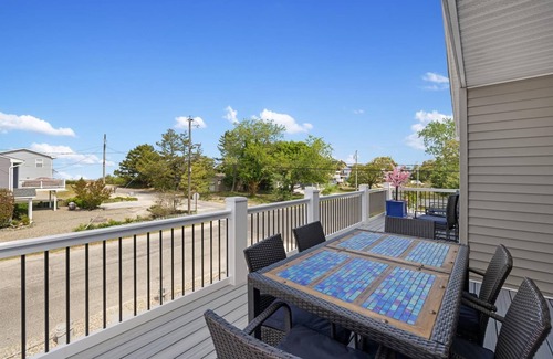 Villas House | Bayfront 6 bedroom 3 bath w/in-ground pool!
