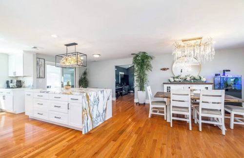 Baldwin Harbor House | Bayfront Brand New Reno with Hot Tub, Pool & Beach