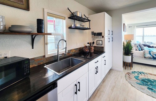 Waldport Apartment | Bayfront Escape at The Retreat! Walk to Everything! Hot Tub!