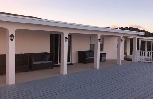 Bottle Creek House | Bayfront Family Vacation Rental - OCEAN VIEW - Bottle Creek, North Caicos