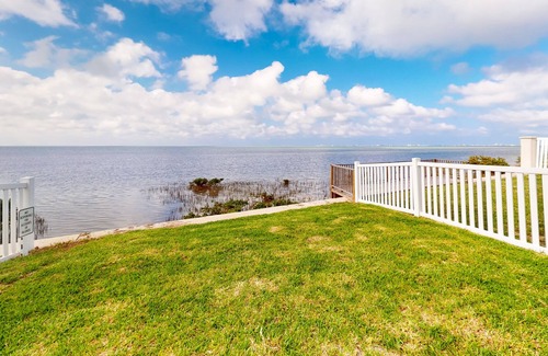 Port Isabel House | Bayfront Getaway w/ Fast WiFi, Front & Back Patios plus Shared Pool & Hot Tub