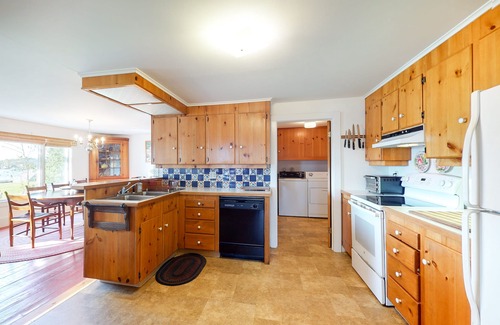 Port Clyde House | Bayfront house on Port Clyde Harbor with views, hot tub, beach access