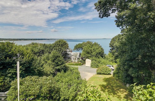 Plymouth House | Bayfront Plymouth Gem w/Sunroom, Steps to Shore!