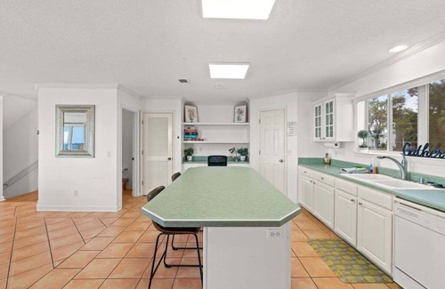 Panama City House | Bayfront townhome with private dock, fishing poles & 2 kayaks provided in Historic St. Andrew's!
