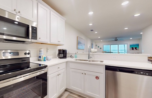 Innerarity Townhomes House | Bayfront townhome with incredible views, close to beach, private washer/dryer
