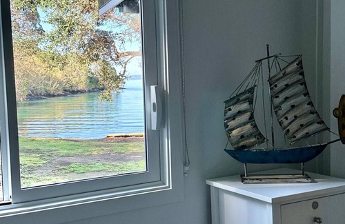 Whangarei Heads Cottage | ‘BAYHAVEN’ on the waters edge at beautiful McKenzie Bay, Whangarei Heads