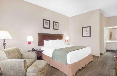 Crestview Hotel | Baymont by Wyndham Crestview