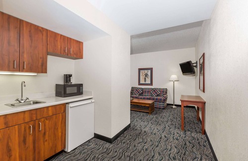 Des Moines Hotel | Baymont by Wyndham Des Moines Airport