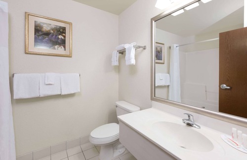 Des Moines Hotel | Baymont by Wyndham Des Moines Airport