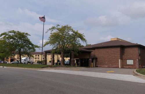 Flint Hotel | Baymont by Wyndham Flint Airport North