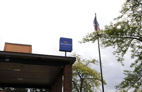 Flint Hotel | Baymont by Wyndham Flint Airport North