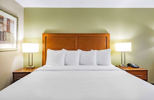 Gurnee Hotel | Baymont by Wyndham Gurnee