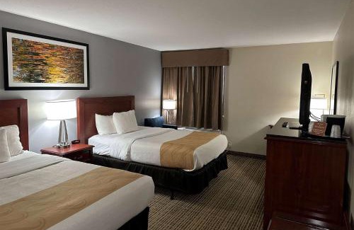 Roseland Hotel | Baymont by Wyndham South Bend Near Notre Dame