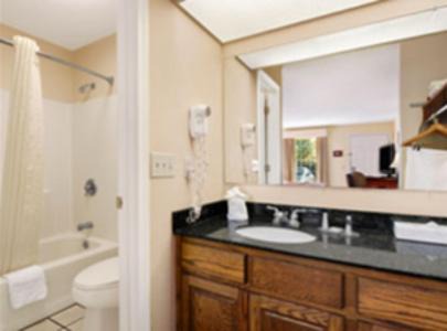 Waycross Hotel | Baymont by Wyndham Waycross