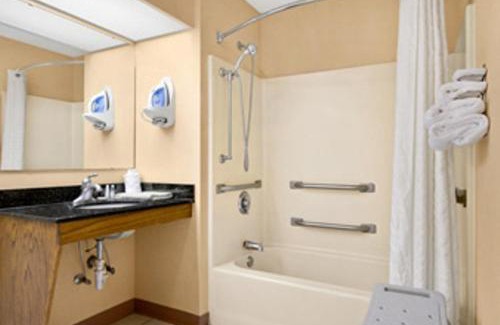 Waycross Hotel | Baymont by Wyndham Waycross