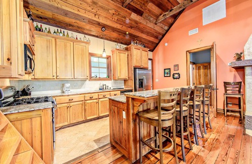 Pierre Part House | "Bayou Fever" a Cajun Bayou Paradise -Sleeps 12