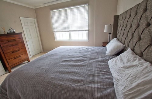 The Commons House | Bayside * 3 BR Luxury House * Sleeps 10-12