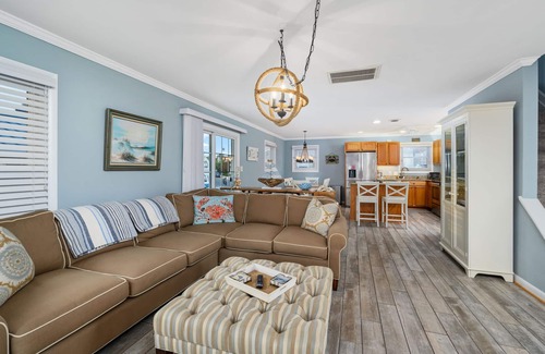 Caine Woods House | Bayside Blue is Bayfront splendor AND you can bring the Dog!