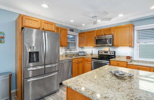 Caine Woods House | Bayside Blue is Bayfront splendor AND you can bring the Dog!