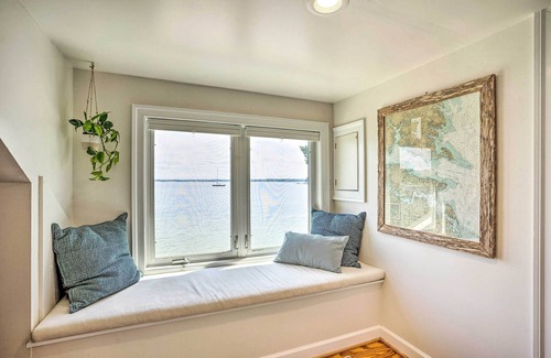 Deltaville Cottage | Bayside Deltaville Retreat w/Beach & Bay Views!