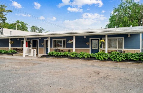 Sylvan Beach Apartment | `Bayside Hideaway`-New Jacuzzi Suite in Sylvan!