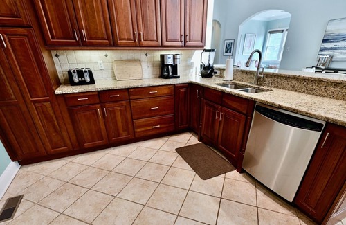The Commons House | Bayside Resort 5BR, 4 Full Baths 2 Suite Luxury House * Sleeps 12 * New Listing*