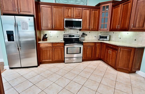 The Commons House | Bayside Resort 5BR, 4 Full Baths 2 Suite Luxury House * Sleeps 12 * New Listing*
